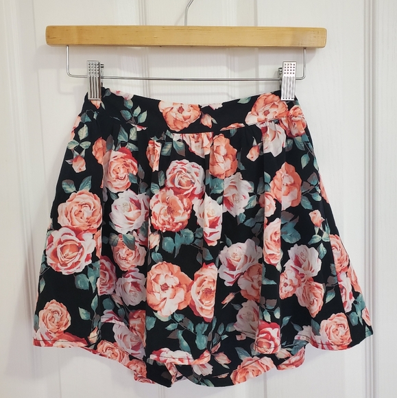 Forever 21 Dresses & Skirts - Forever 21 Floral Skort